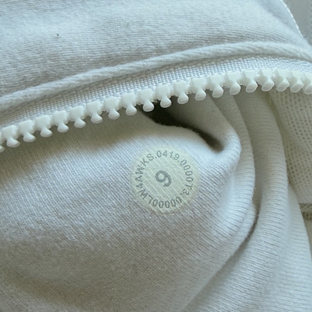 Lululemon white Define Jacket Size 6 Good Condition With Tear Away Tag - Picture 5 of 8